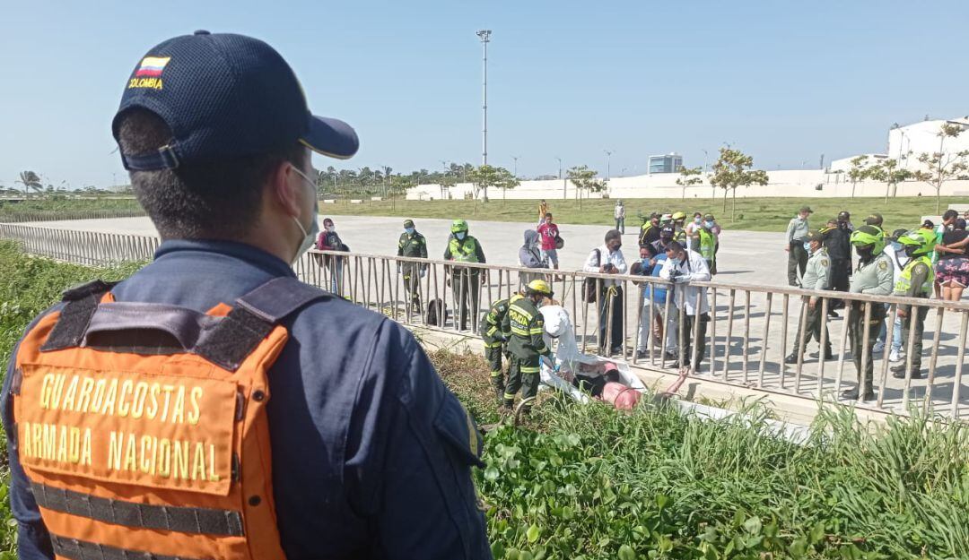Momentos en que las autoridades encontraron el cuerpo de menor en el río Magdalena.