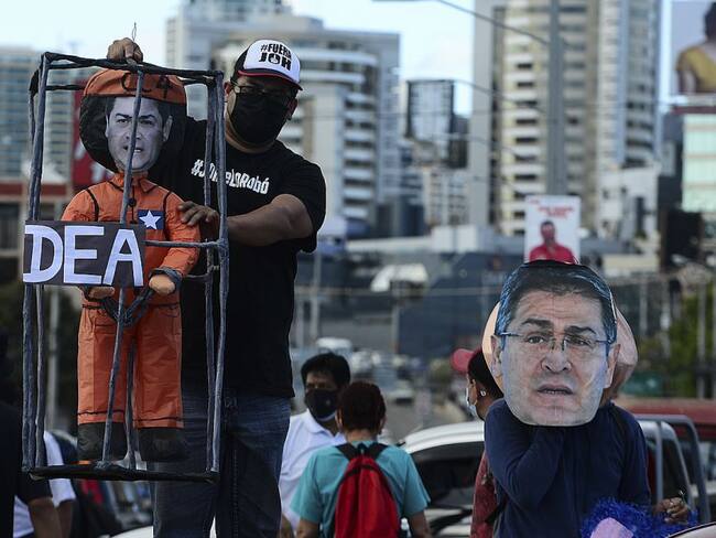 En Honduras se han reportado protestas tras las acusaciones de que el presidente Juan Orlando Hernández habría ordenado a las Fuerzas Militares proteger narcotraficantes.