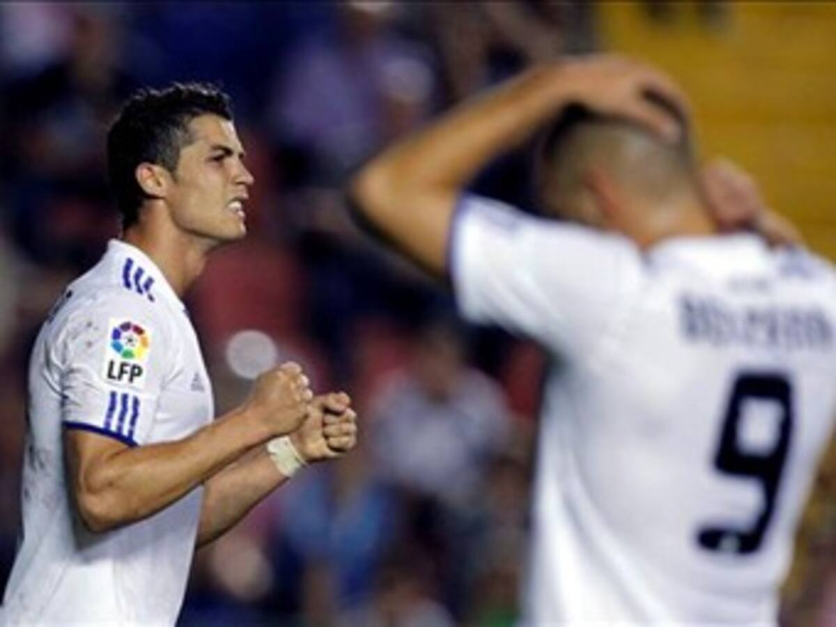 Real Madrid empata con el Levante, Barcelona ganó en Bilbao y el Valencia es líder único del futbol español