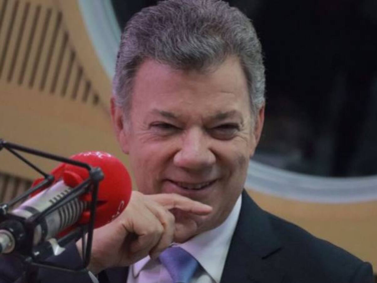 Juan Manuel Santos saluda a Caracol Radio en sus 70 años
