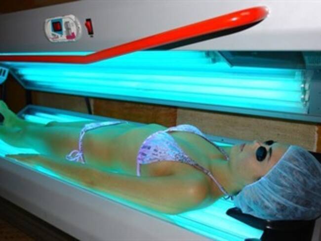 OMS declara causantes de cáncer a las cámaras de bronceo