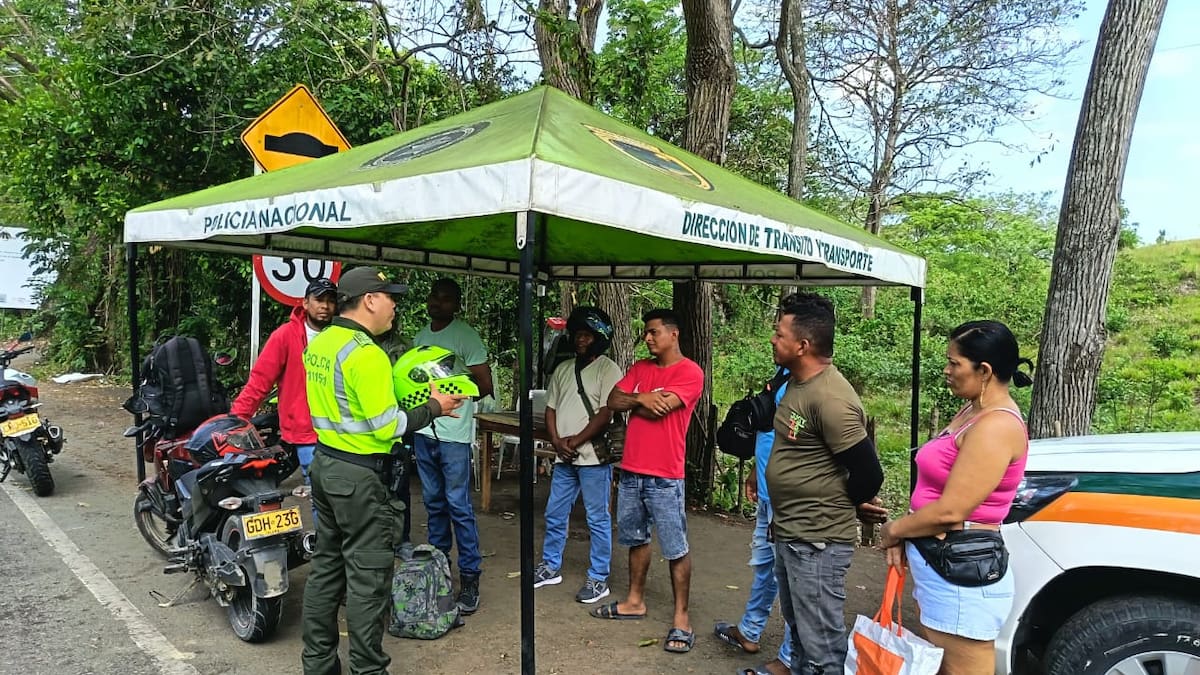 Policía realiza jornada de prevención vial en la vía a Clemencia