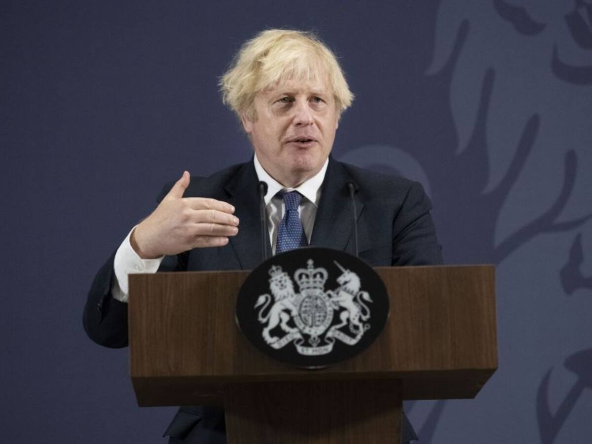 Inglaterra levanta casi todas las restricciones por el COVID-19