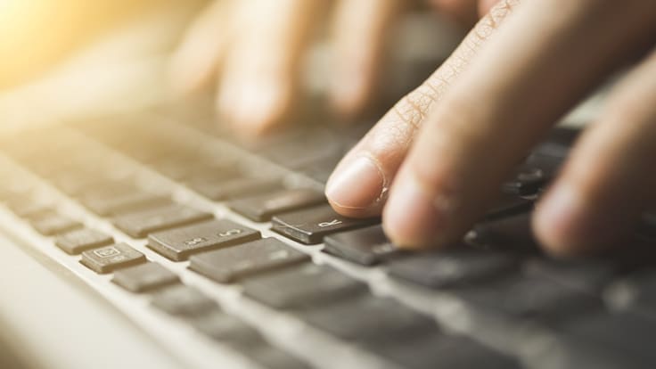 Susurradores: la plataforma que conecta dos generaciones