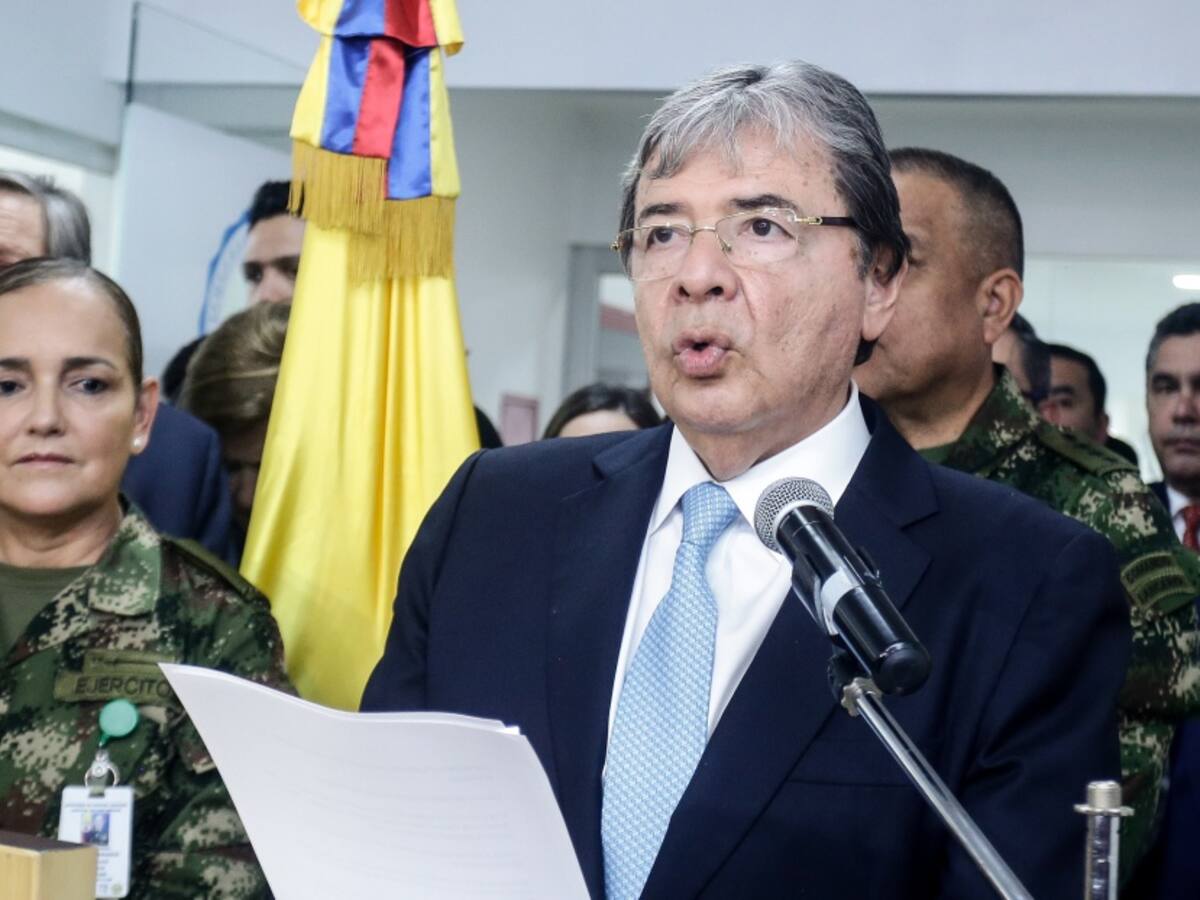 Si hay culpables, responderán individualmente: MinDefensa sobre 'chuzadas'