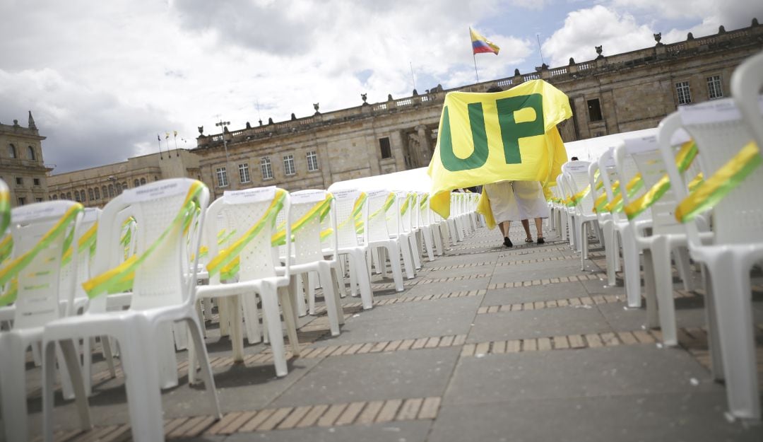 Conmemoración de las víctimas de la Unión Patriótica en la Plaza de Bolívar en Bogotá (Colombia).