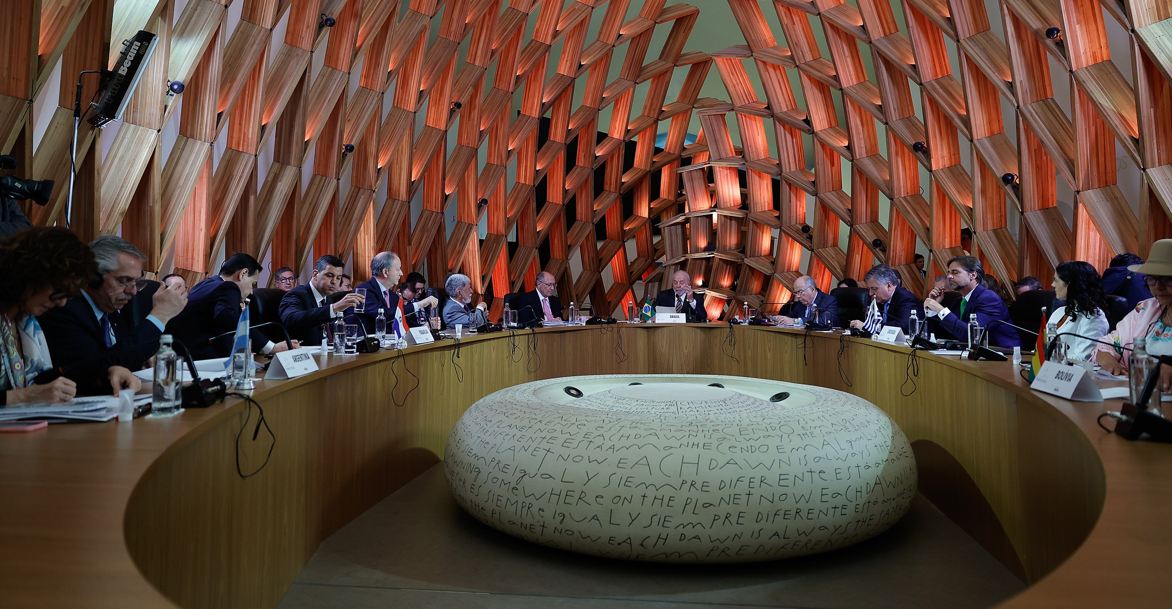 RIO DE JANEIRO, BRAZIL - DECEMBER 07: Brazilian President Luiz Inacio Lula da Silva speaks during the 63rd Summit of Heads of State of Mercosur and Associated States at Museum of Tomorrow on December 07, 2023 in Rio de Janeiro, Brazil. (Photo by Buda Mendes/Getty Images)