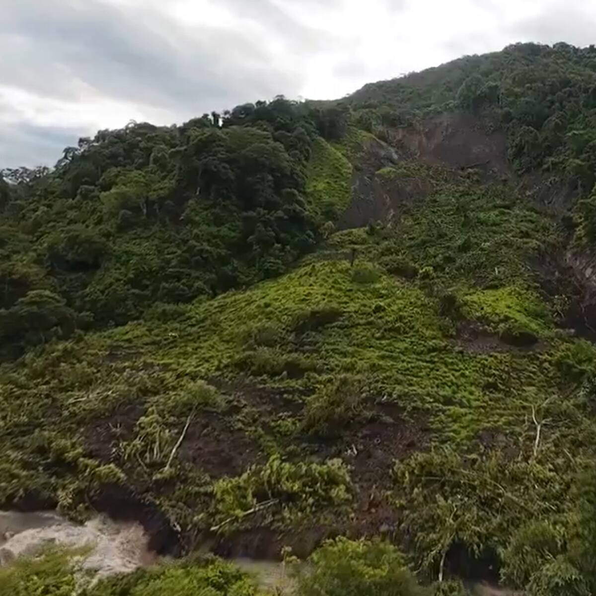Monitorean deslizamiento que amenaza el cauce del río Cusiana