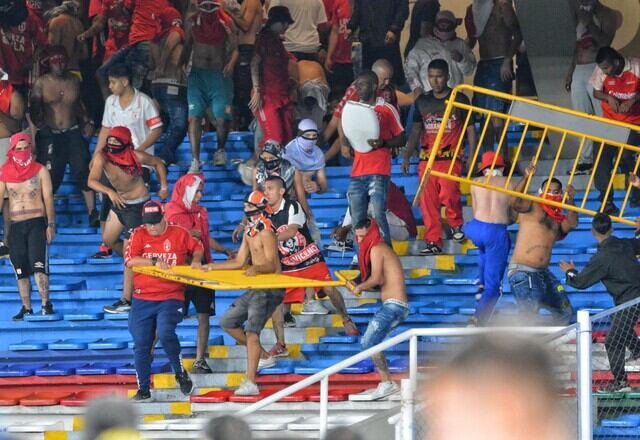 Hinchas del América causan desmanes en el estadio Pascual Guerrero / Colprensa.
