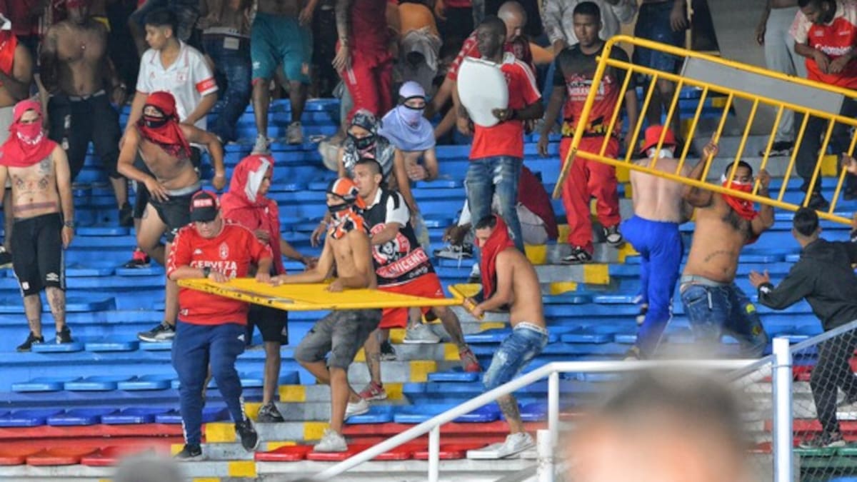 Video: Hinchas del América se enfrentaron entre ellos mismos en plena final de la Copa