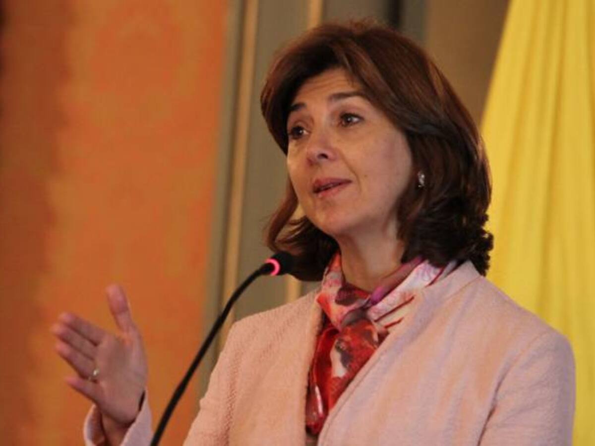 Lo de Venezuela es una tragedia y cada vez es más difícil una negociación: canciller Holguín