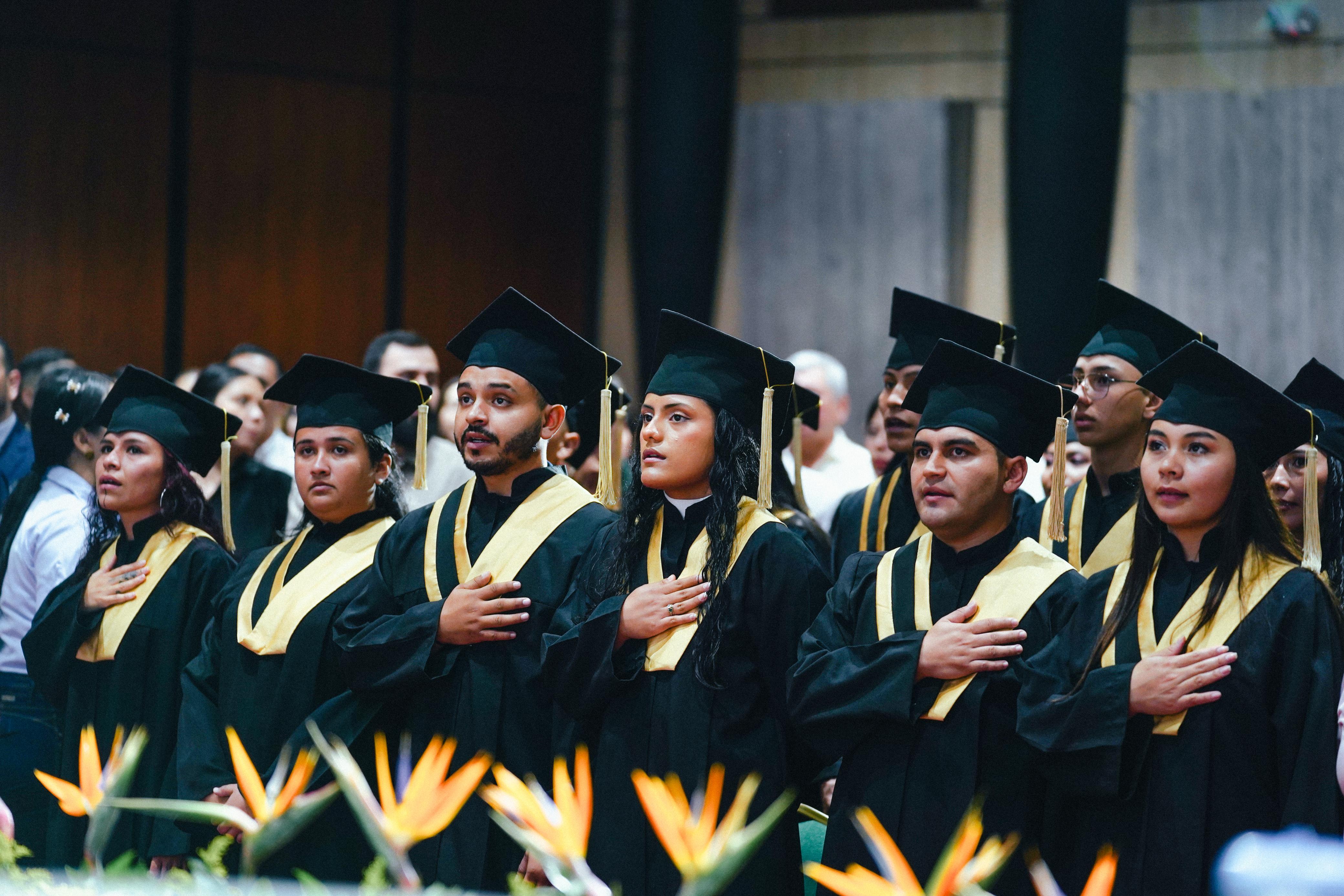 Jóvenes graduados en la Escuela Regional de Café