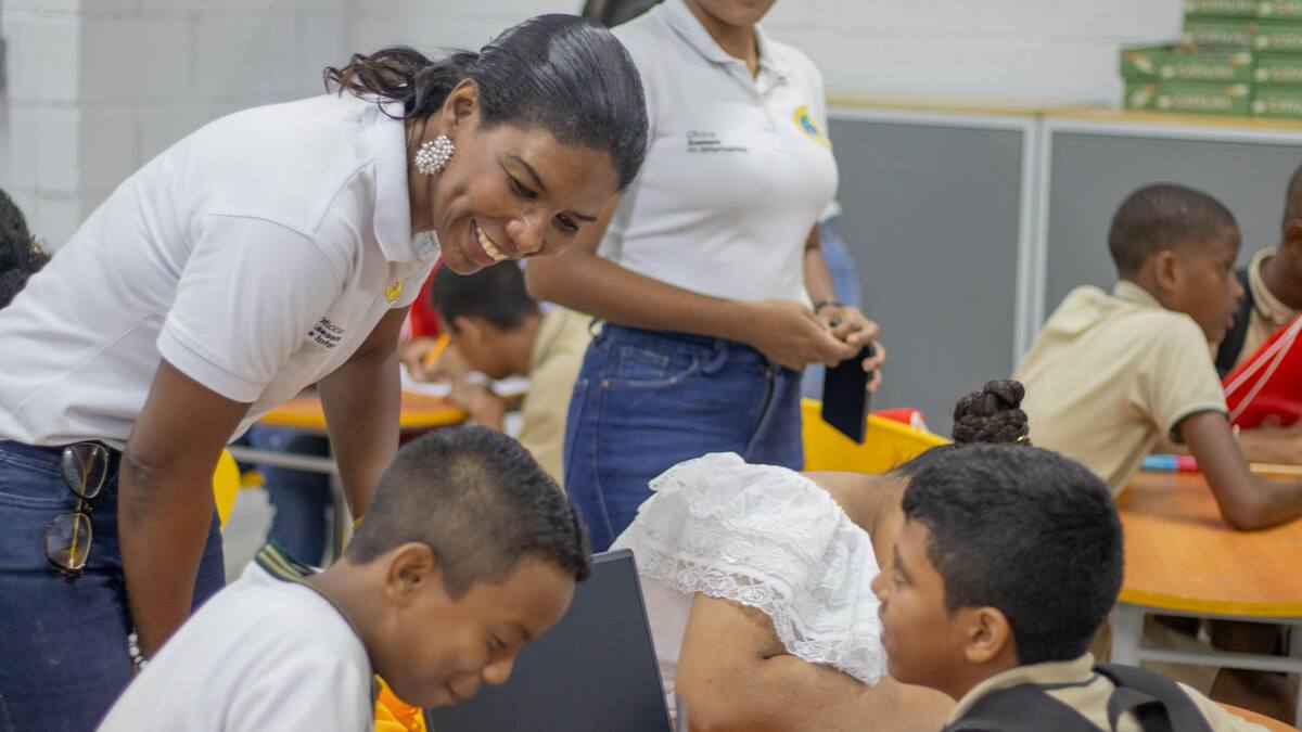 Distrito llegó con equipos y tecnología a Institución Etnoeducativa de Tierra Baja
