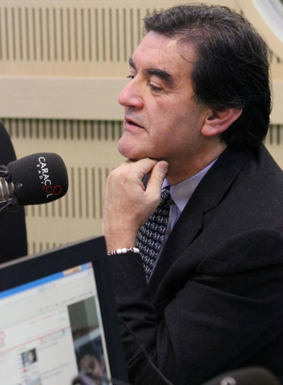 Pedro Medellín, Economista, columnista