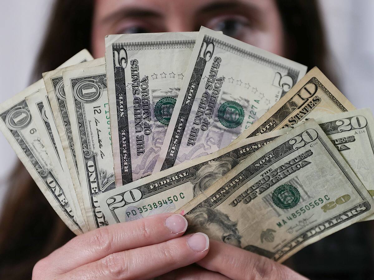 Remesas del exterior superan los mil millones de USD mensuales por primera vez en Colombia