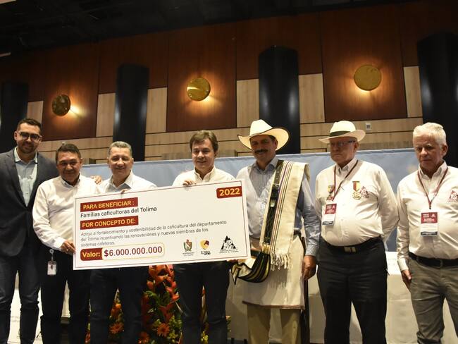 Gobernación del Tolima y la Federación de Cafeteros firmaron un convenio para la renovación de cafetales