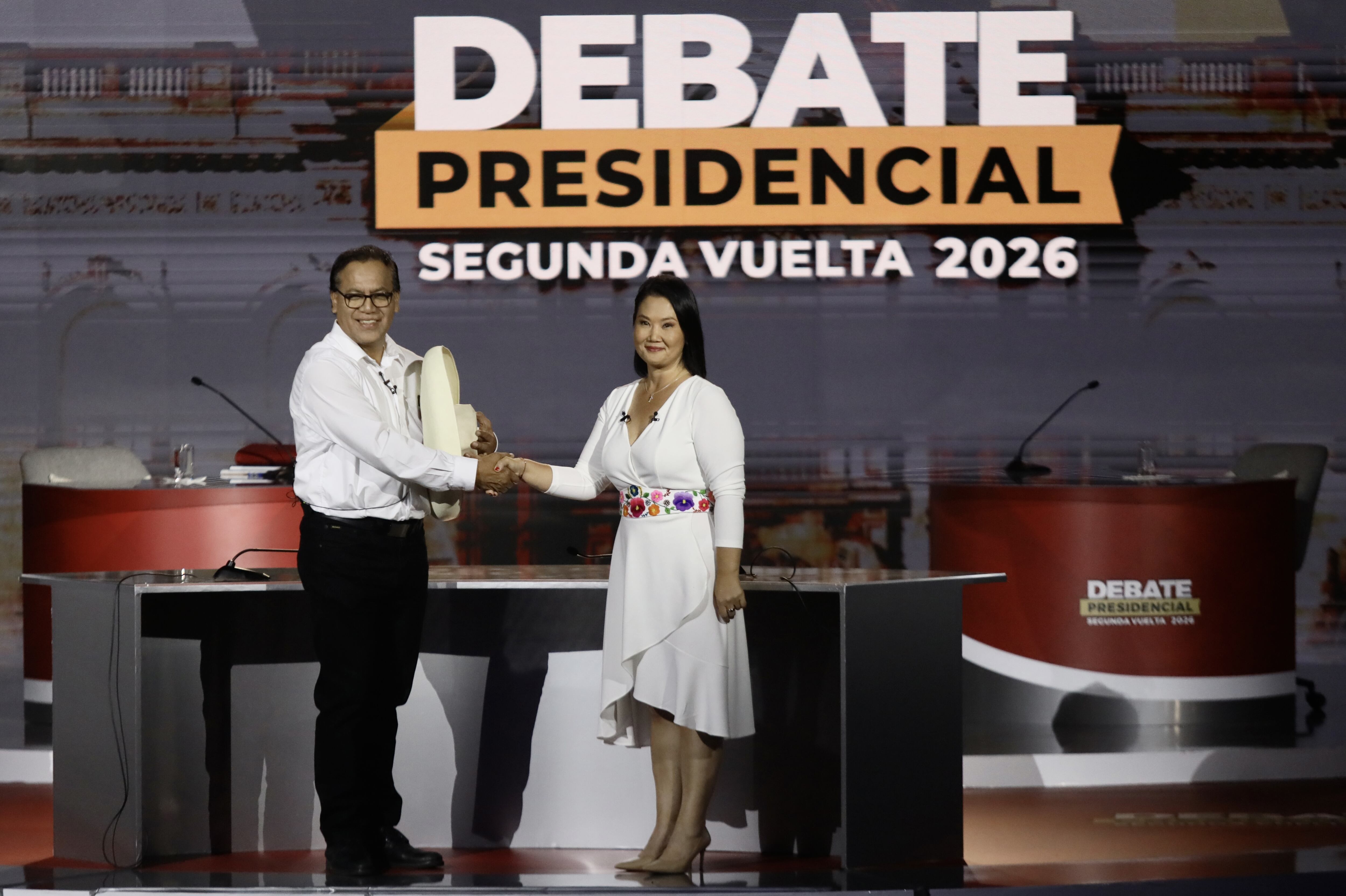 Debate presidencial previo a las elecciones en Perú. Roberto Sánchez (Izquierda) Keiko Fujimori (Derecha): Getty Images.