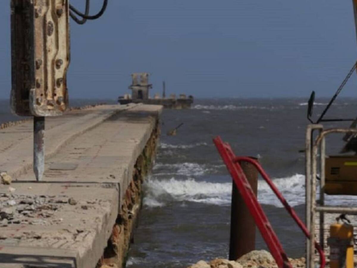 Sigue cayendo lo que queda del Muelle de Puerto: 70 metros se derrumbaron