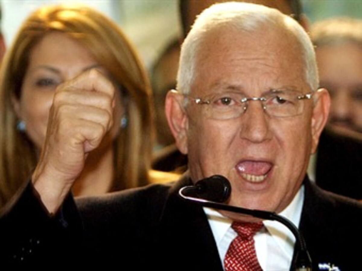 Micheletti afirma que culmina 'con éxito' su Gobierno