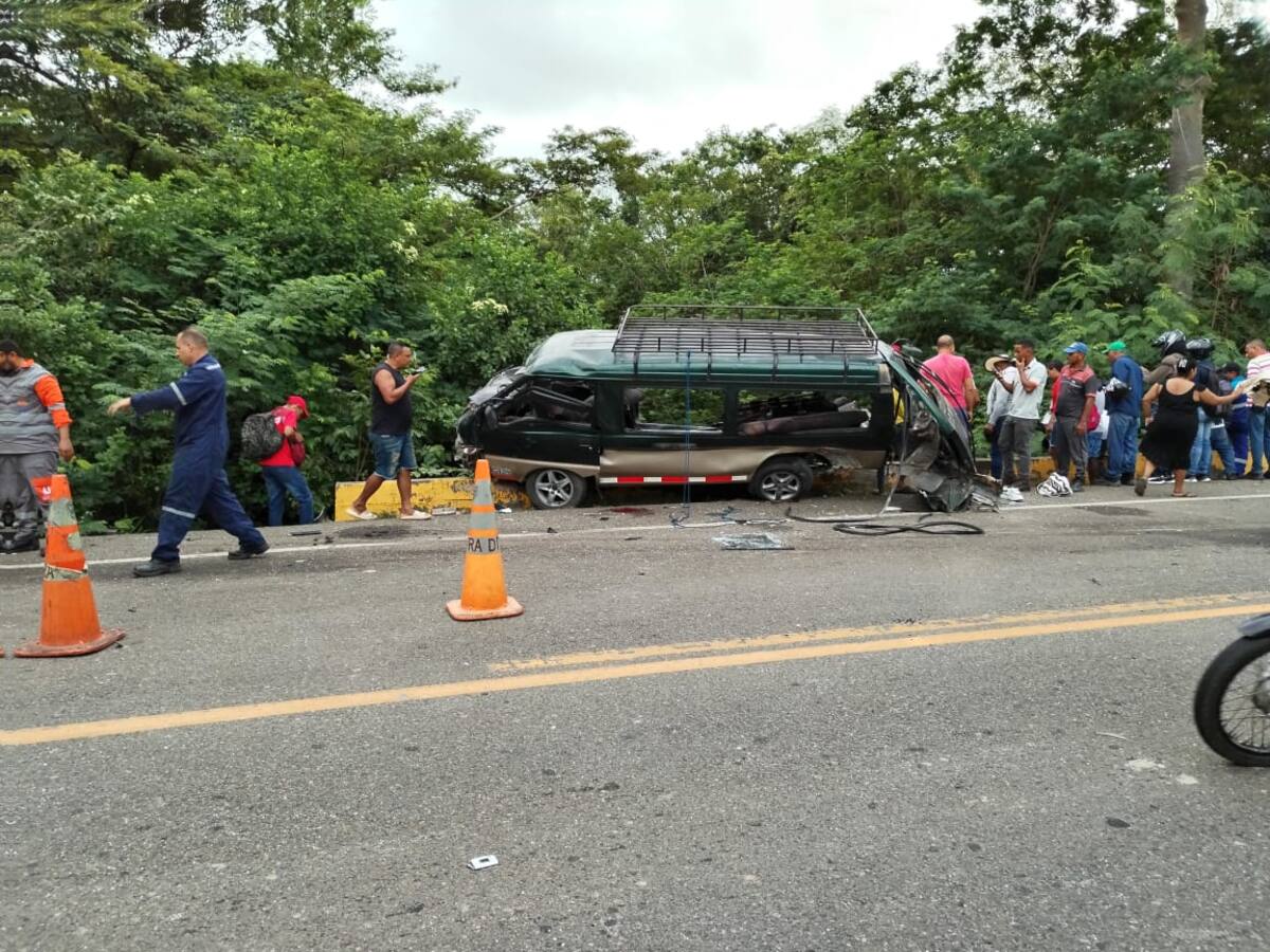 Ordenan desintegrar vehículo implicado en accidente que dejó ocho personas muertas
