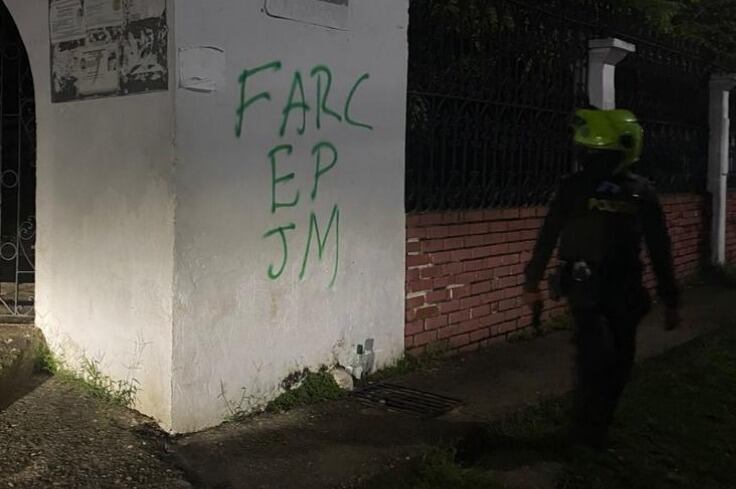 Los avisos aparecieron además en un cementerio de la zona. FOTO: Alcaldía de Santander de Quilichao, Cauca.