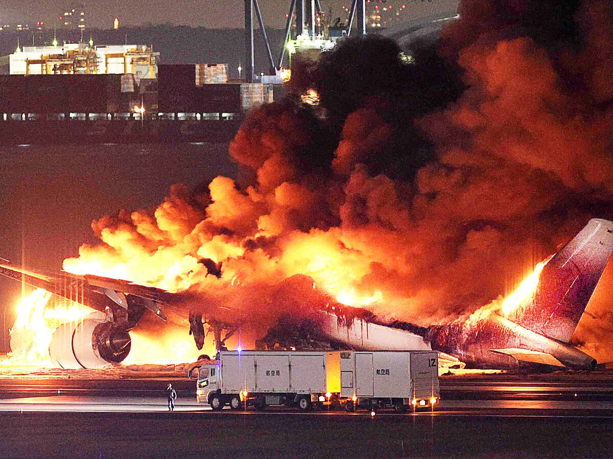 Vuelo comercial se incendia tras chocar con avión de Guardia Costera en Tokio