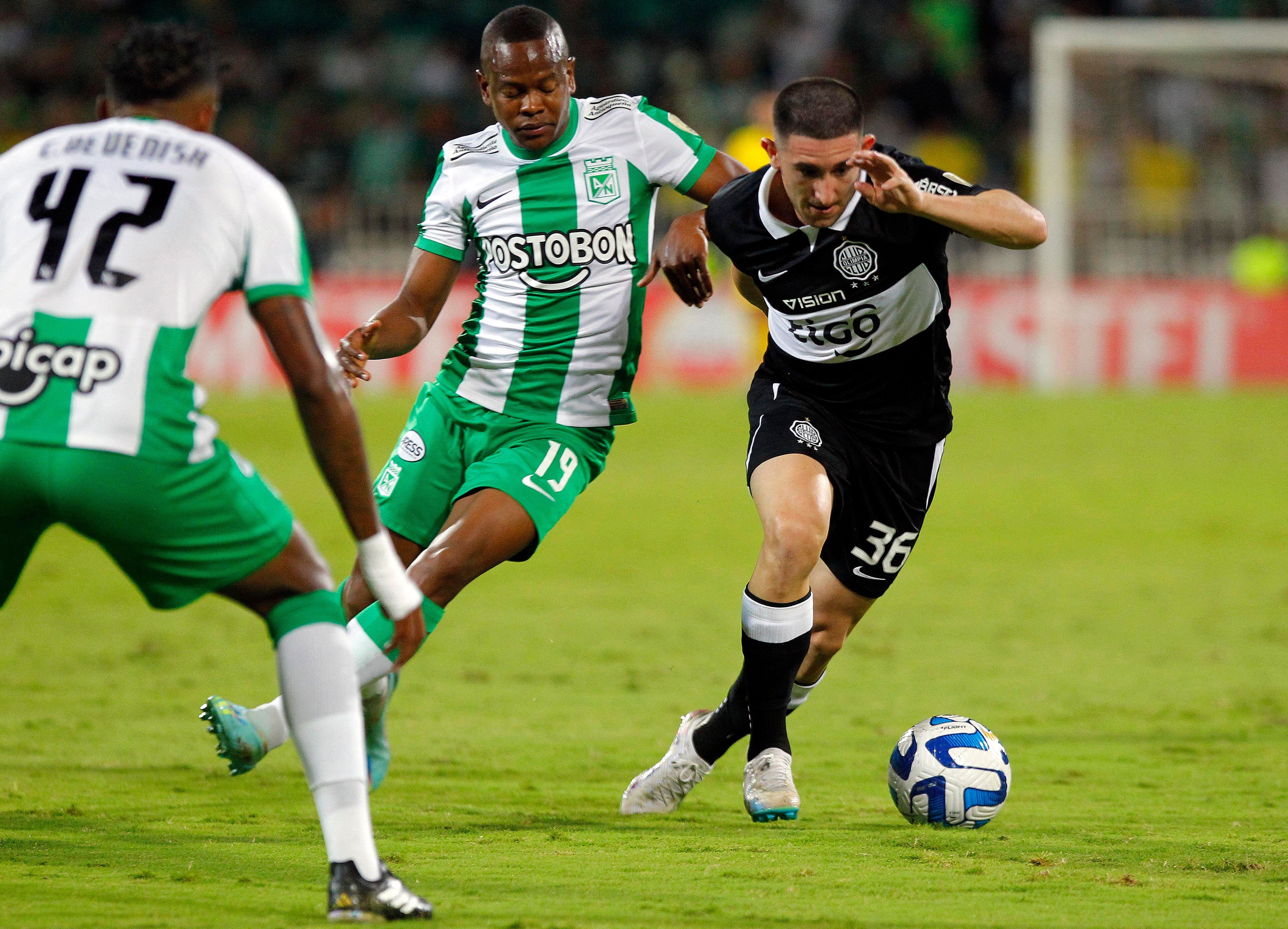 Duelo entre Atlético Nacional y Olimpia en la Copa Libertadores. (Photo by Fredy BUILES / AFP) (Photo by FREDY BUILES/AFP via Getty Images)