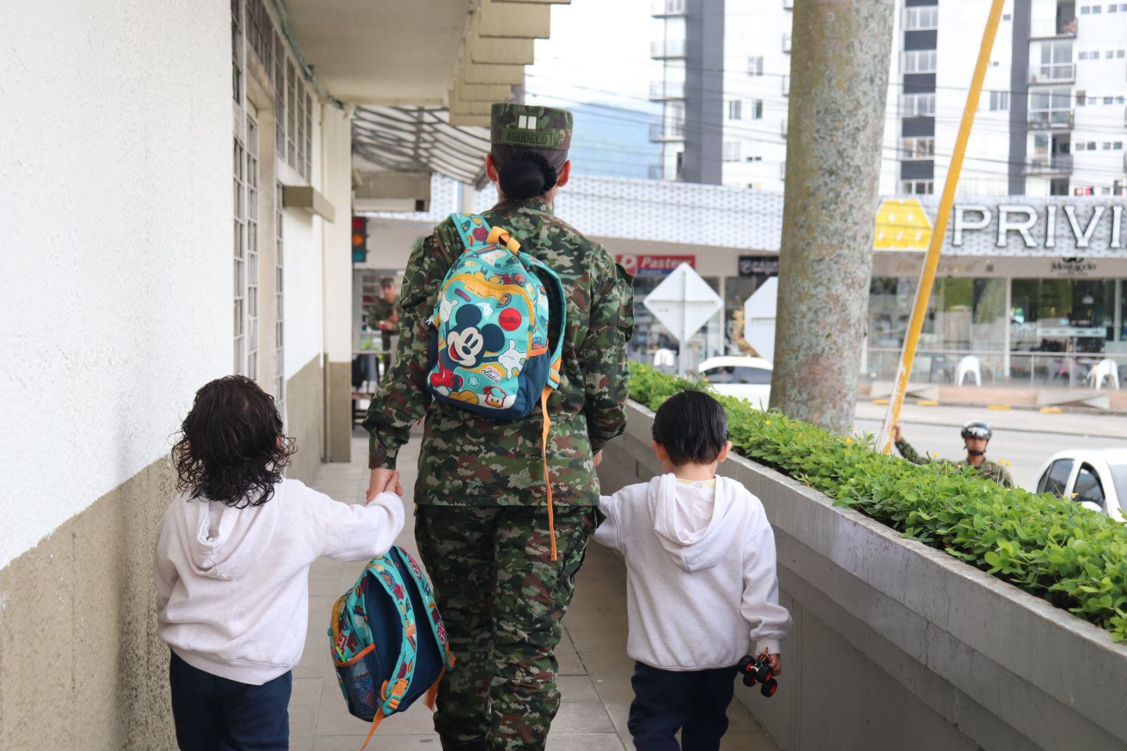 Mujer, madre y militar en el Quindío. Foto: Cortesía Comunicaciones Octava Brigada