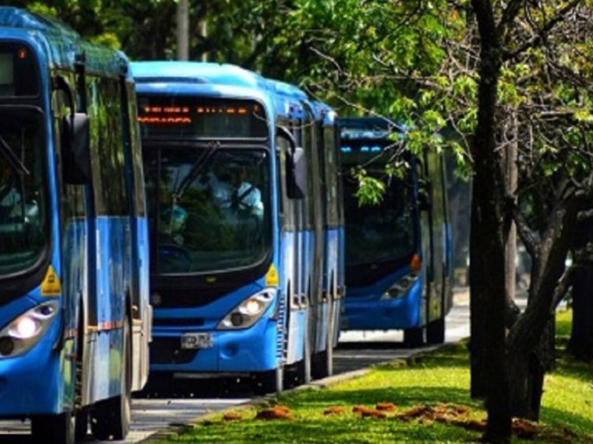 Un escuadrón de Policía y Fiscalía investigará vandalismo a buses del Mío