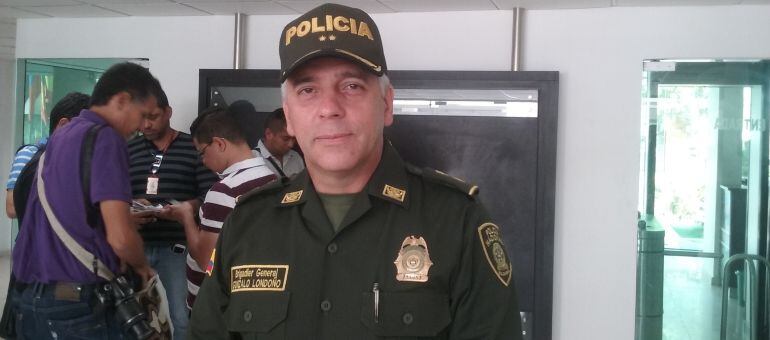 El general Gonzalo Londoño Portela, comandante de la Policía Metropolitana de Barranquilla, propuso plan desarme y la restricción del parrillero hombre en moto.