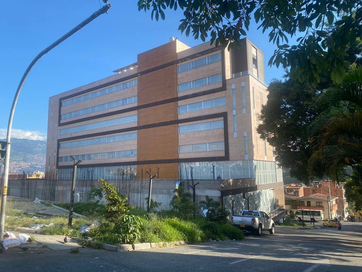 Un año después de entregado, Hospital de Buenos Aires NO opera