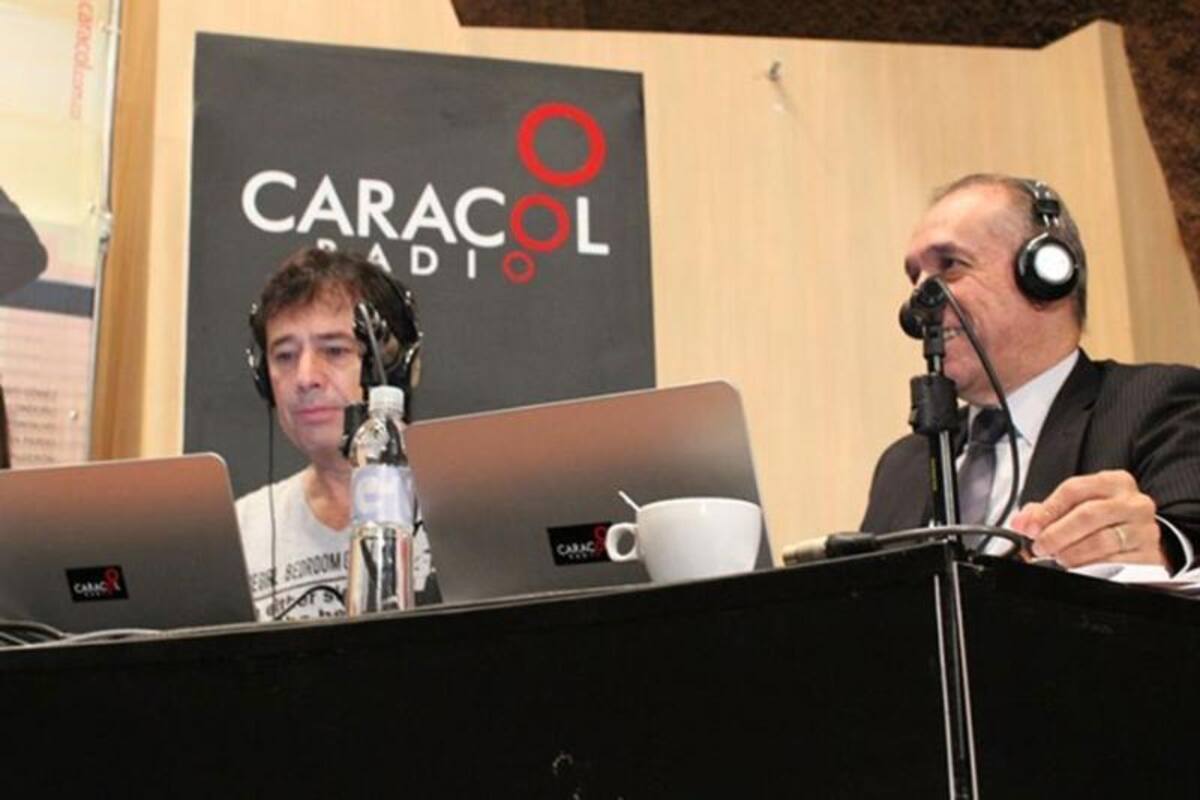 Darío Arizmendi y su equipo desde la ciudad más innovadora del mundo, mostrando lo mejor de Antioquia y sus gentes. Foto: Caracol Radio.
