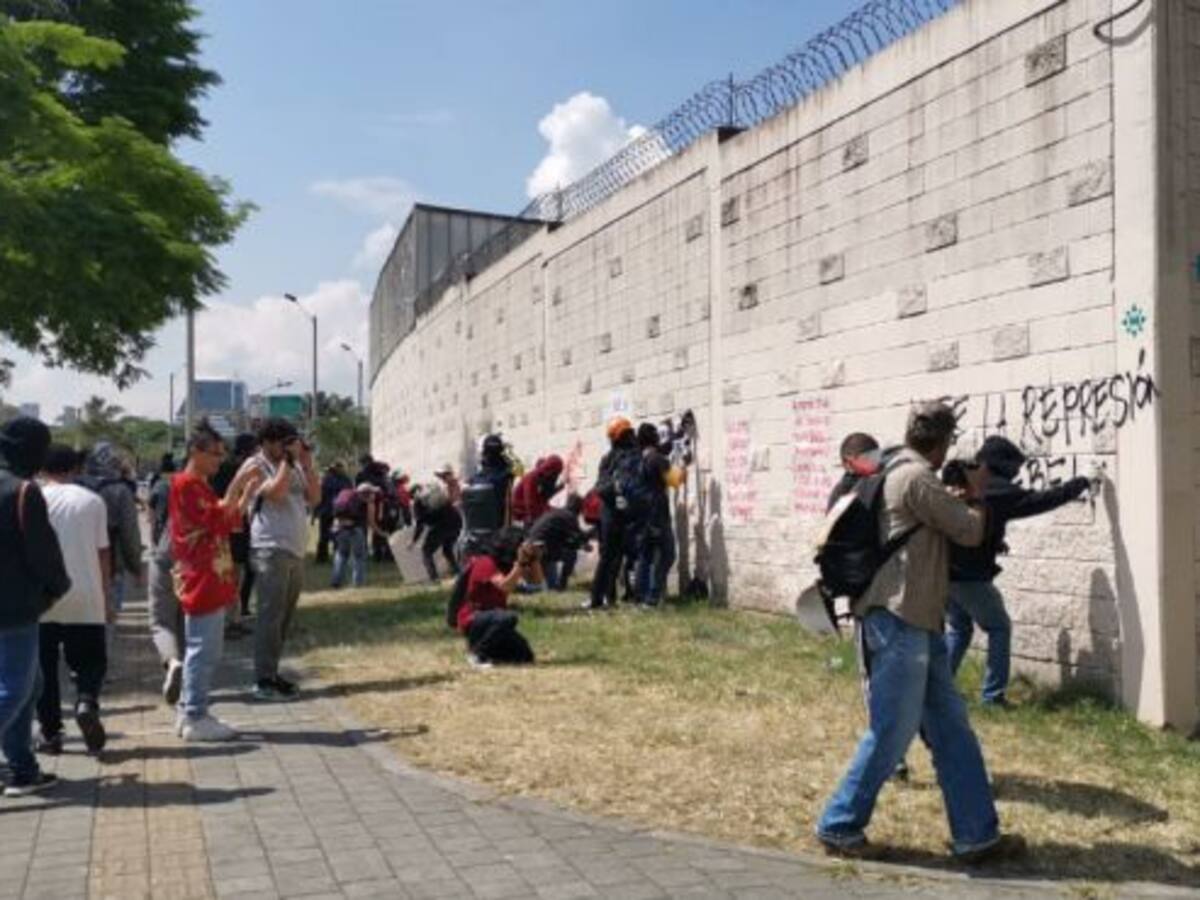 Sin alteraciones, pero con hostil ambiente avanza marcha en Medellín