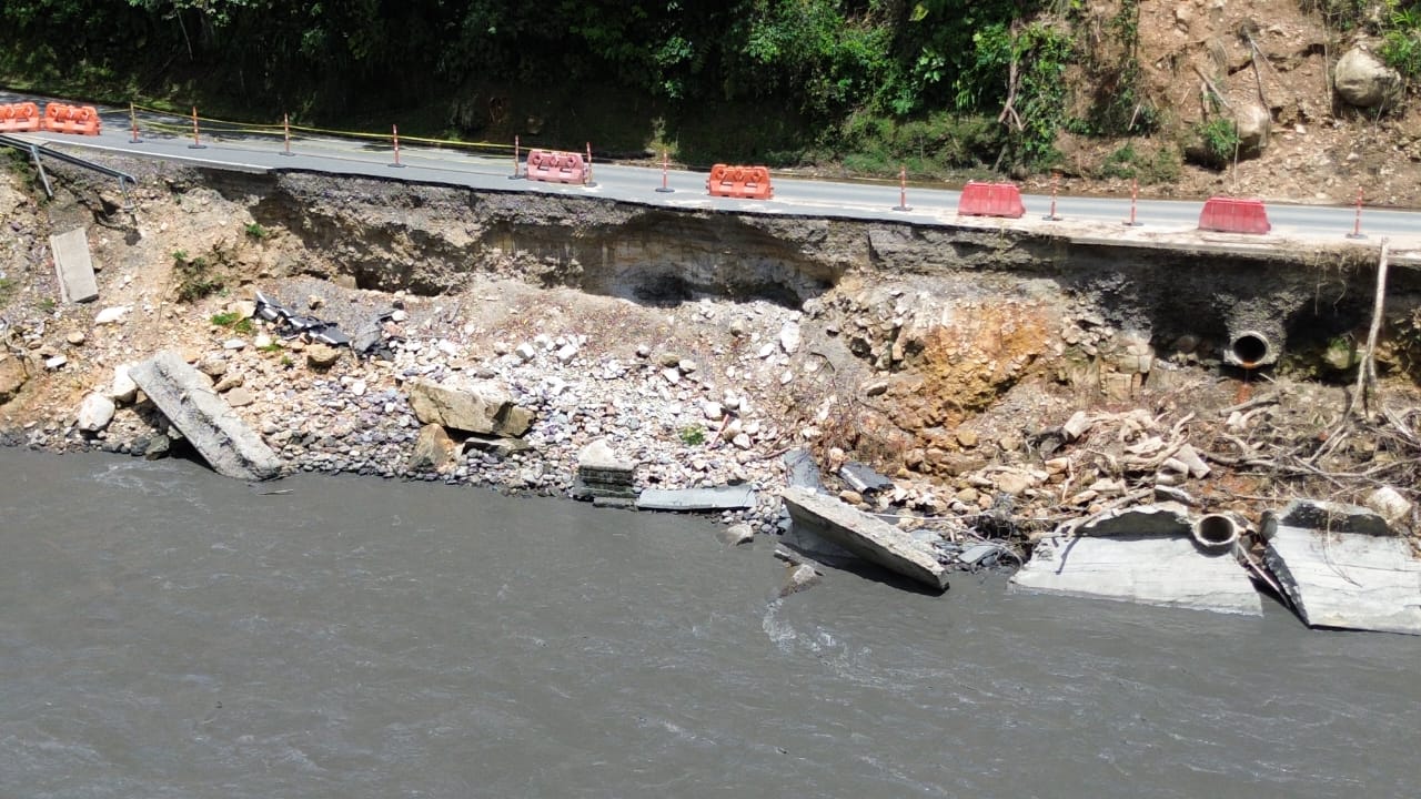 Estado de uno de los puntos críticos de la vía. Foto: Suministrada. 