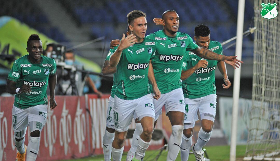 Agustín Palavecino celebra el gol de penal marcando ante el Pereira.