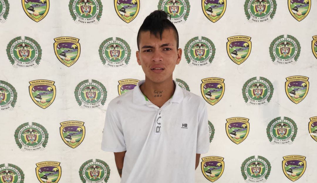 El hombre le habría propinado una herida con arma blanca a su pareja sentimental; quien lo halló departiendo con otra mujer. 