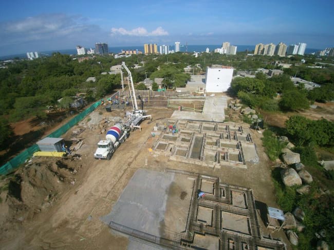 Este conjunto residencial consta de modernos apartamentos con vista al mar, ubicados estratégicamente en el Barrio Vista Hermosa, en Santa Marta, entre la vía al Mar y la vía alterna, a 10 minutos del Centro Comercial Zazue y 15 minutos del Aeropuerto Simón Bolívar de Santa Marta.