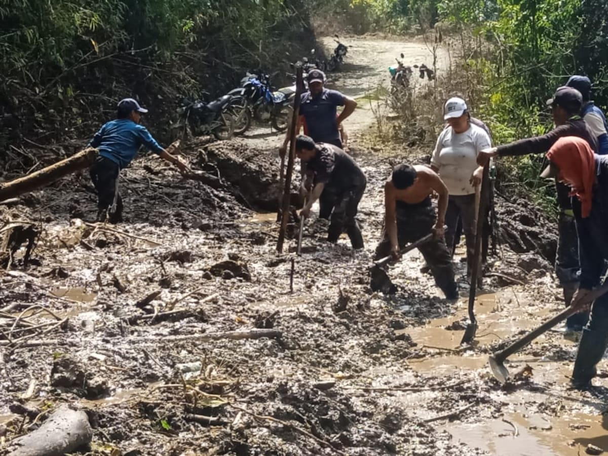 Derrumbe en Pradera afecta a comunidad y pone en riesgo el abastecimiento