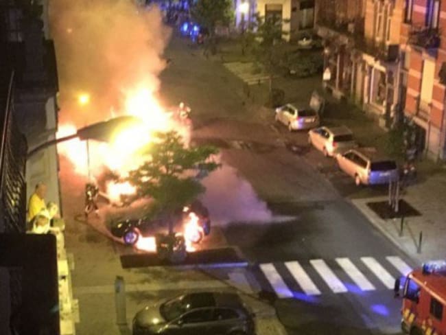 Reportan al menos dos explosiones en Saint Gilles, Bruselas