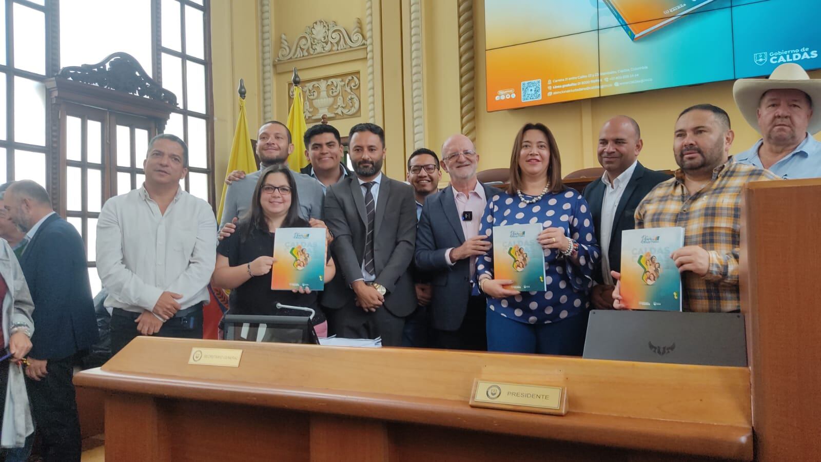 El Plan de Desarrollo 2024 - 2027 es entregado a la Asamblea de Caldas.