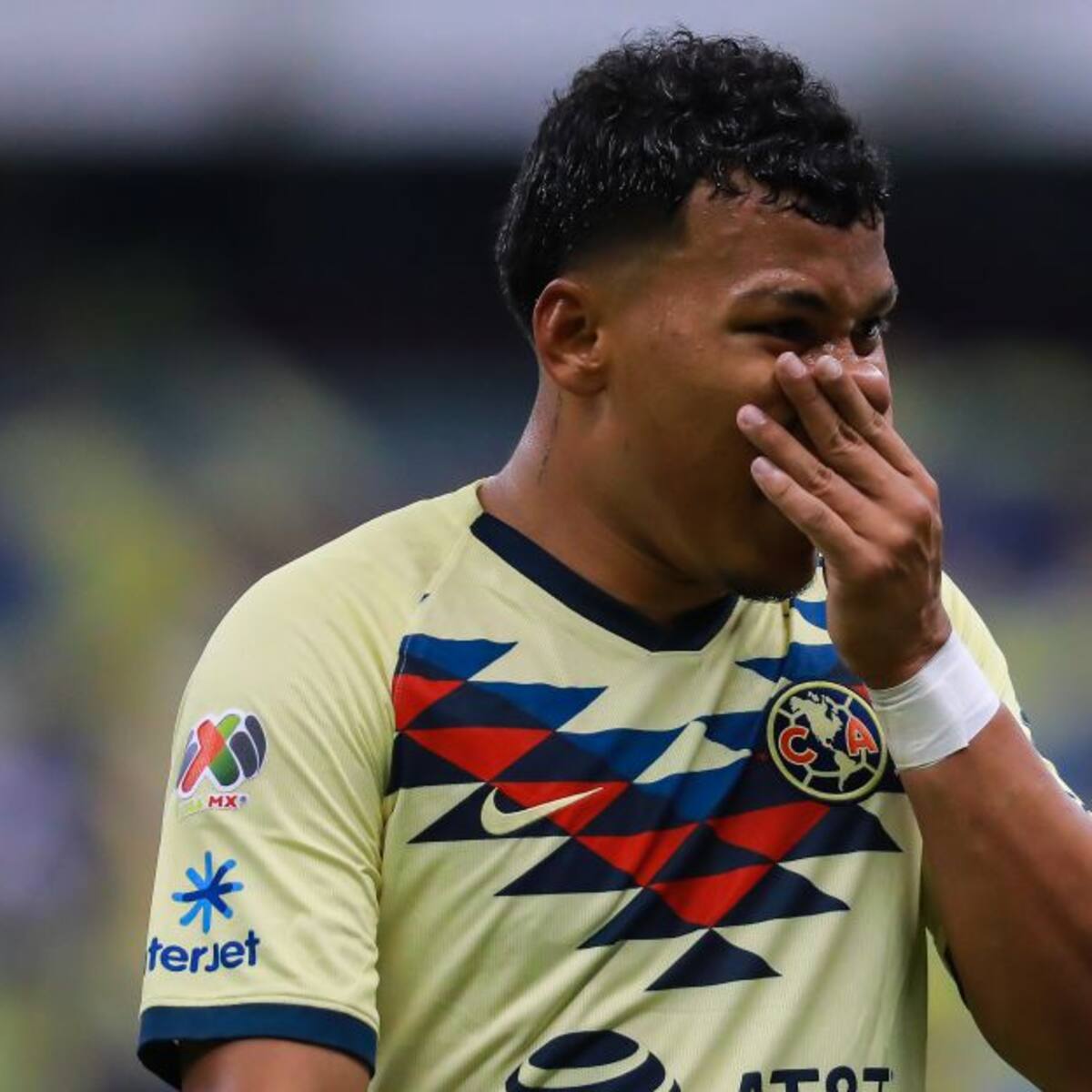 Roger Martínez "espanta" a los clubes por su alto salario