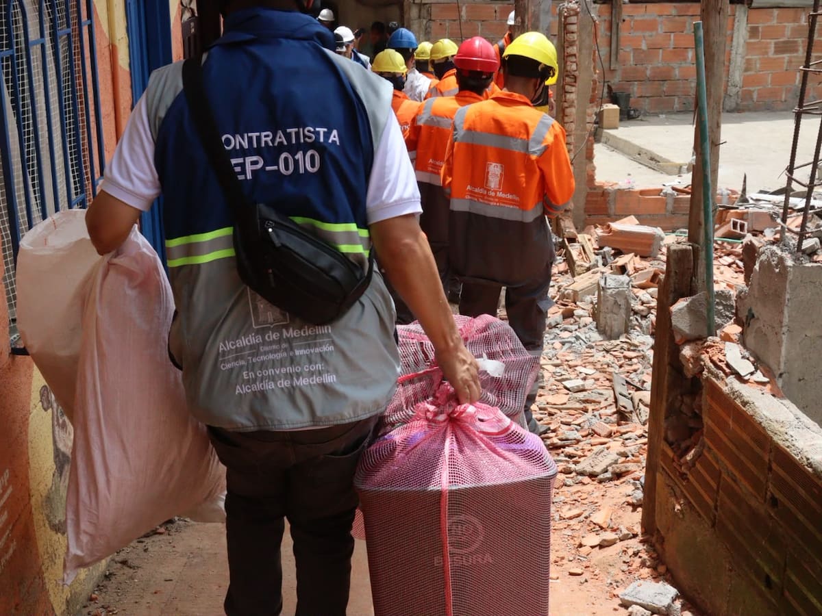 A pesar de las tensiones, familias en Manrique empiezan a aceptar subsidios de arrendamiento