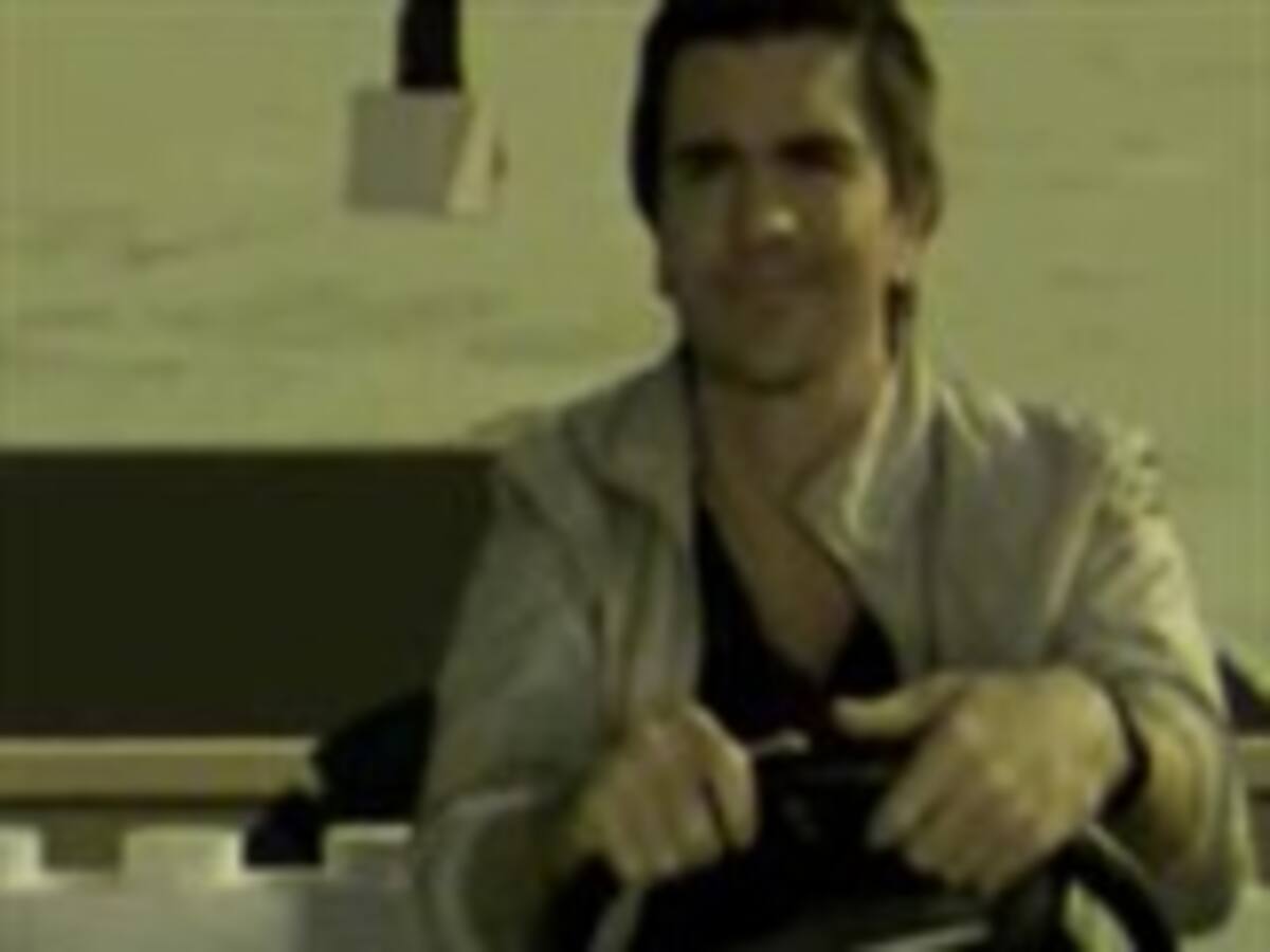 Juanes acaba de lanzar su más reciente vídeo clip 'Odio por amor' el cual está incluido en su nuevo disco 'Vida en vivo'
