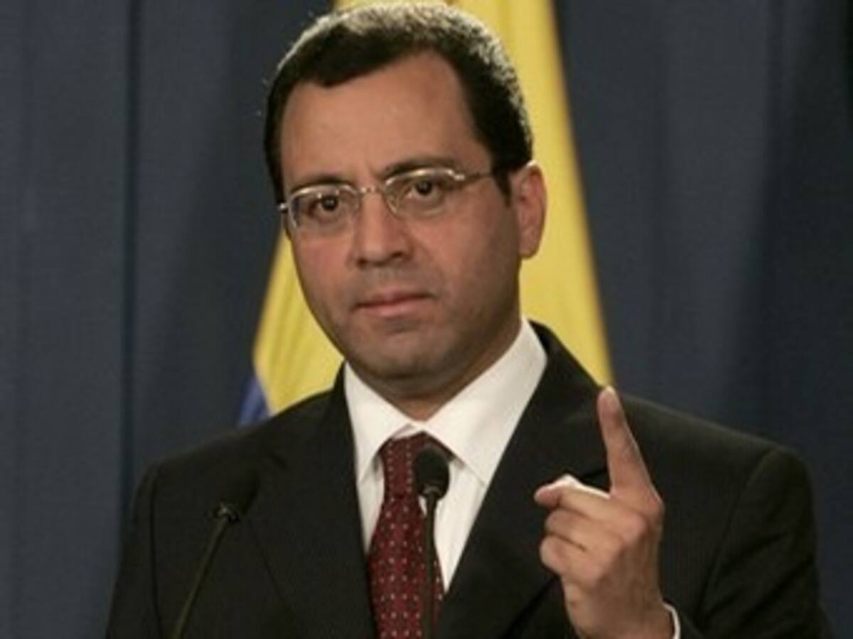 César Mauricio Velásquez negó vínculos con DMG y dice sentirse traicionado