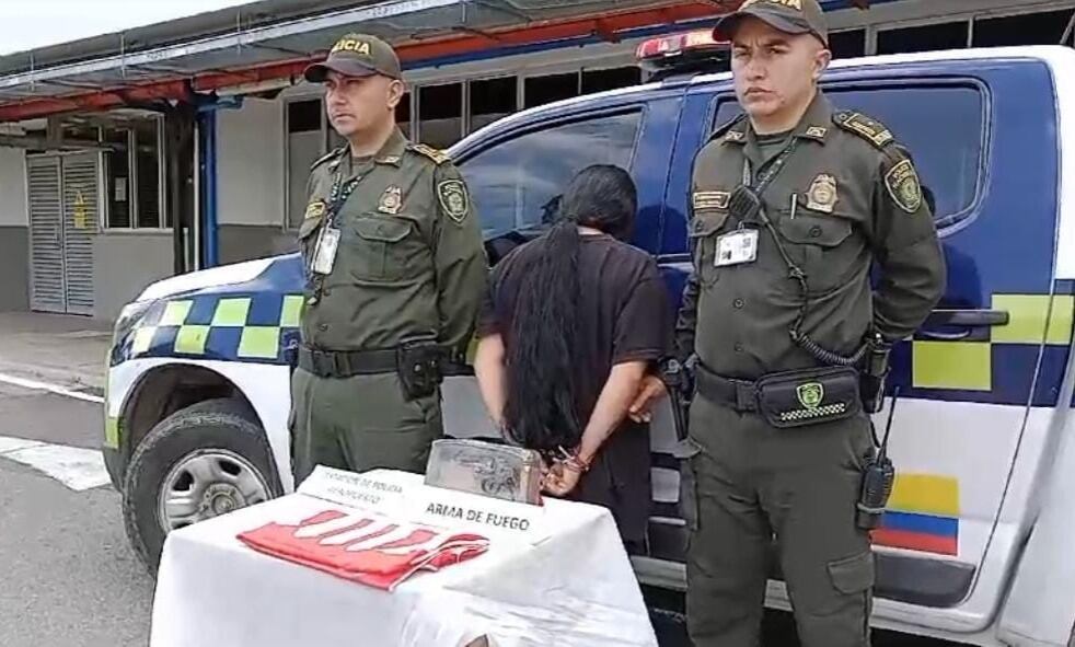 Captura a una mujer en el aeropuerto Palonegro con un arma de fuego