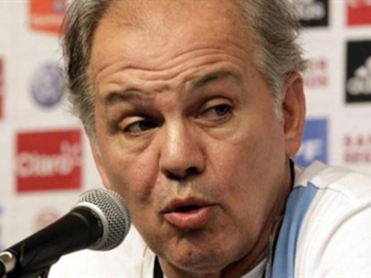 Argentina quiere ratificar su liderato ante Perú