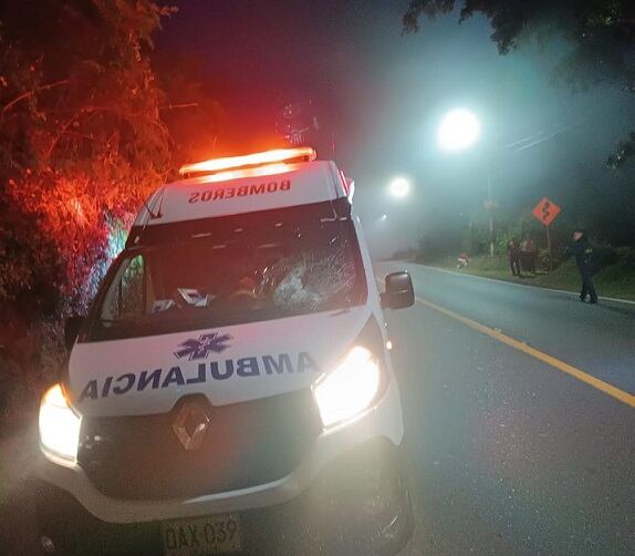 Ambulancia atacada- foto bomberos La Ceja