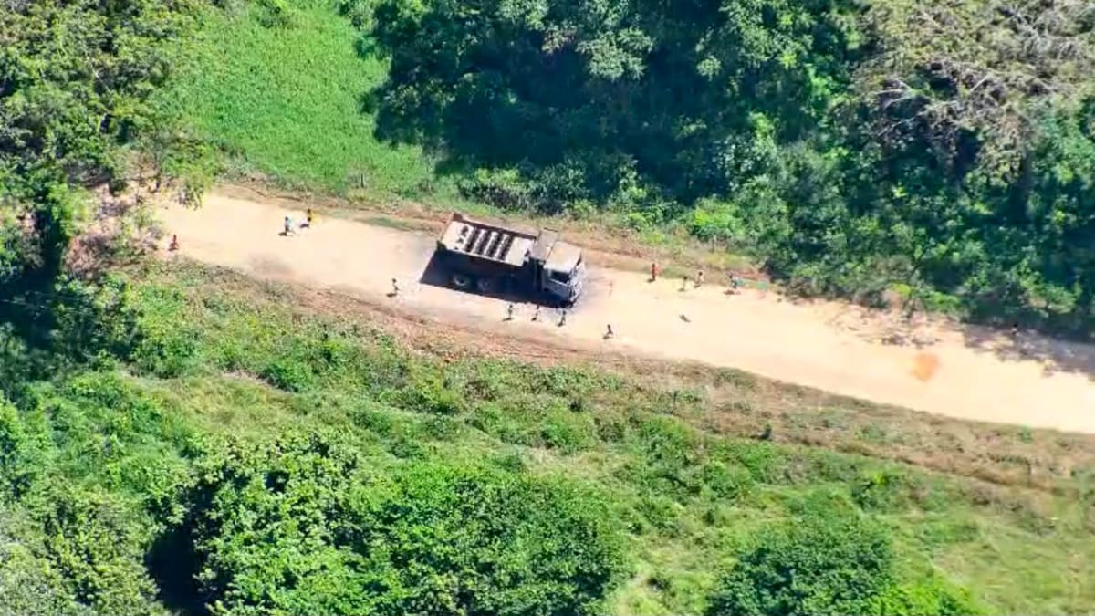Video muestra a niños jugando alrededor de volqueta cargada con explosivos por el ELN en Tame