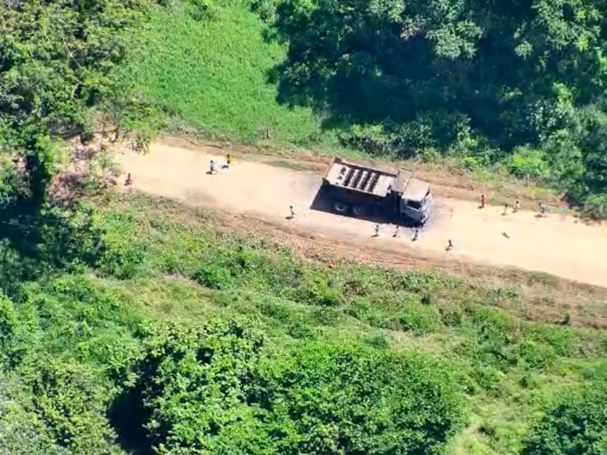 Video muestra a niños jugando alrededor de volqueta cargada con explosivos por el ELN en Tame