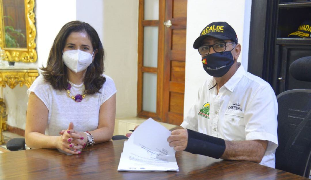 Diana Villalba Vallejo, nueva secretaria de Hacienda y el alcalde William Dau